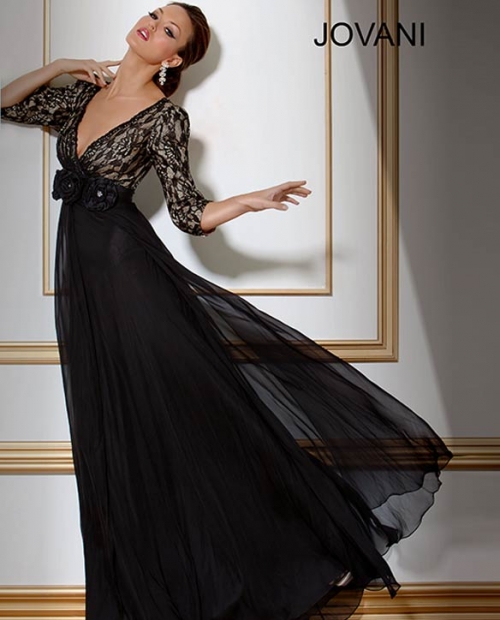 Чёрное платье с кружевом и пайетками