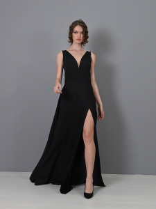 Чёрное платье без рукавов