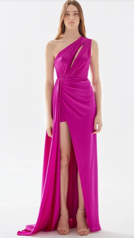 Красное платье с вырезом