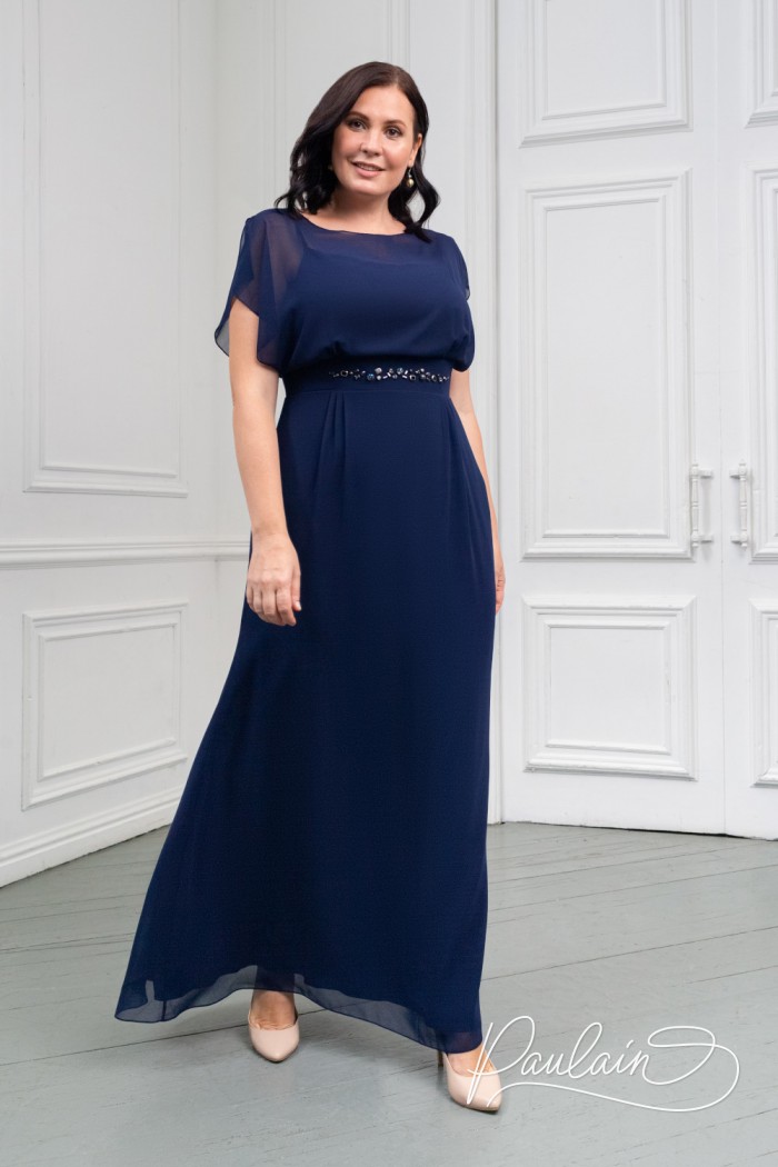 Прямое платье с вышивкой на поясе