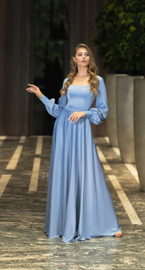 Атласное платье с рукавом