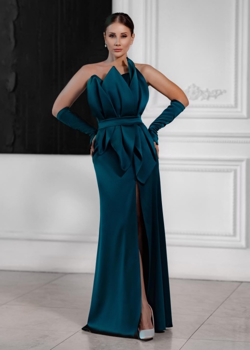 Вечернее атласное облегающее платье  с митенками