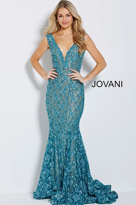 Голубое платье со стразами