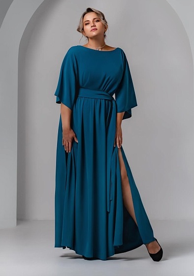 Вечернее платье с рукавом 3/4 и разрезом 