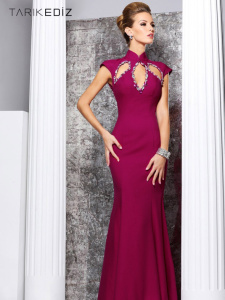 Малиновое платье на торжество