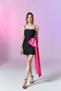 Чёрное мини с розовым бантом