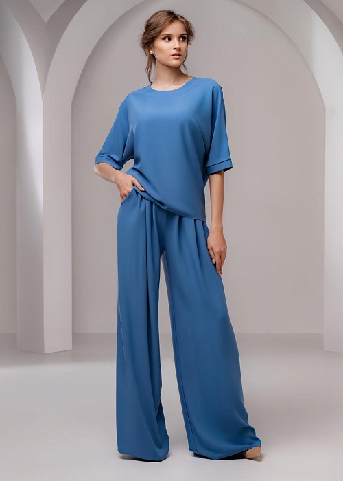 Элегантный брючный костюм