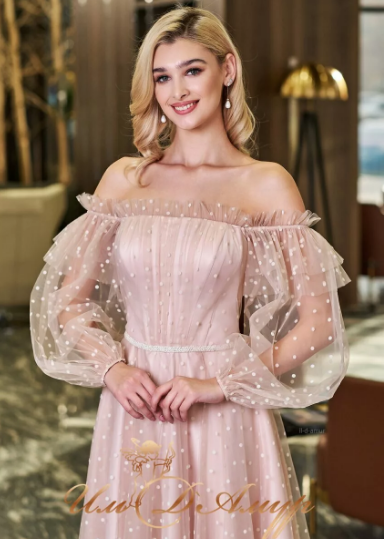 Вечернее платье в горошек