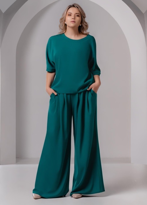 Элегантный брючный костюм  с рукавом летучая мышь