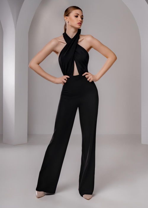 Вечерний комбинезон с открытыми плечами