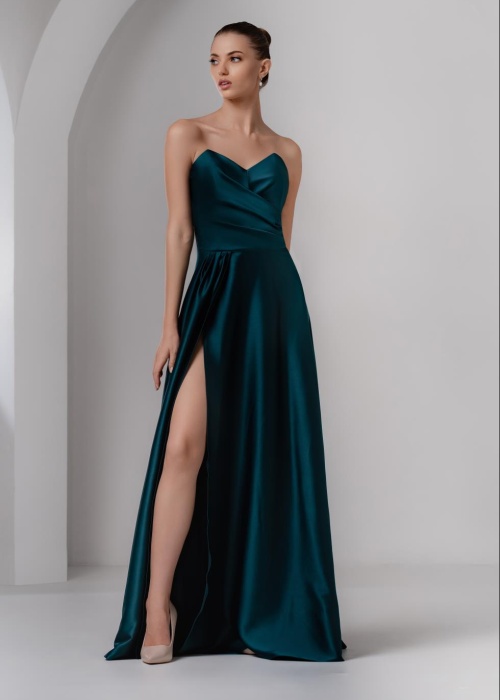 Атласное корсетное платье с разрезом 