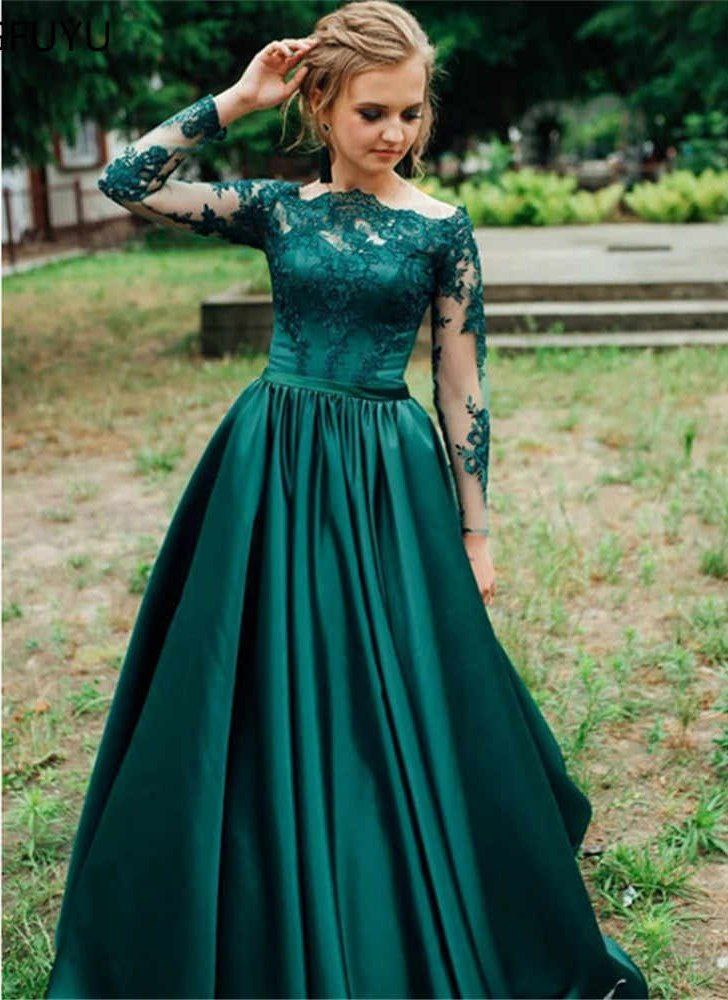 Атласное платье с кружевной накидкой