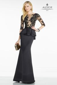 Чёрное платье с рукавом и баской