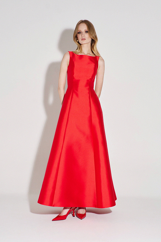 Красное платье в пол