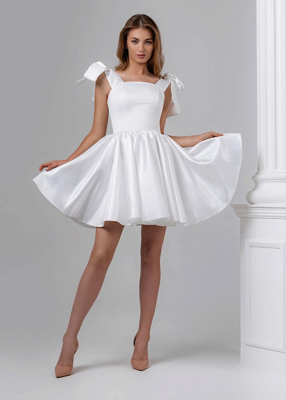 Вечернее платье белое мини с бантиками