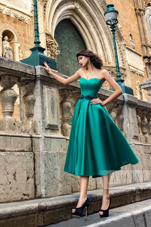 Изумрудное платье с корсетом