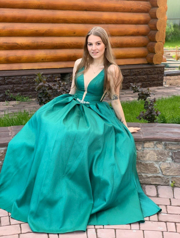 Персиковое и зелёное платье на бал