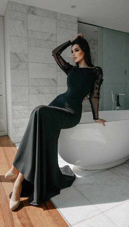 Черное вечернее платье с рукавом