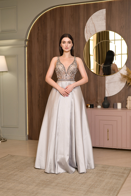 Пышное серебряное платье