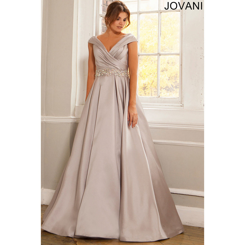 Серое платье с поясом