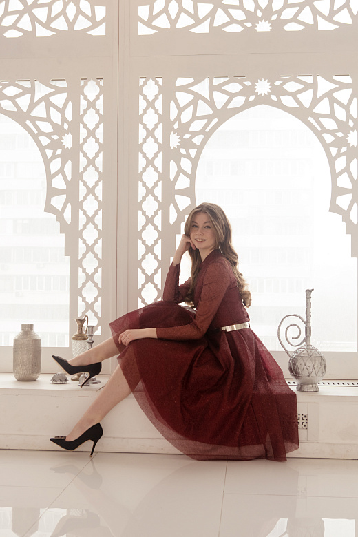 Бордовое миди с блестками