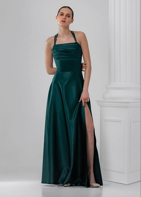 Вечернее платье атласное на бретельках с разрезом в пол