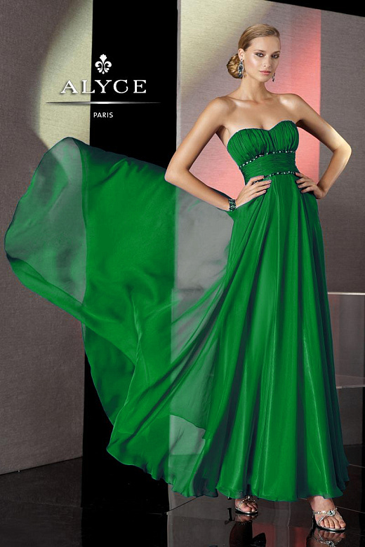 Зелёное платье на корсете