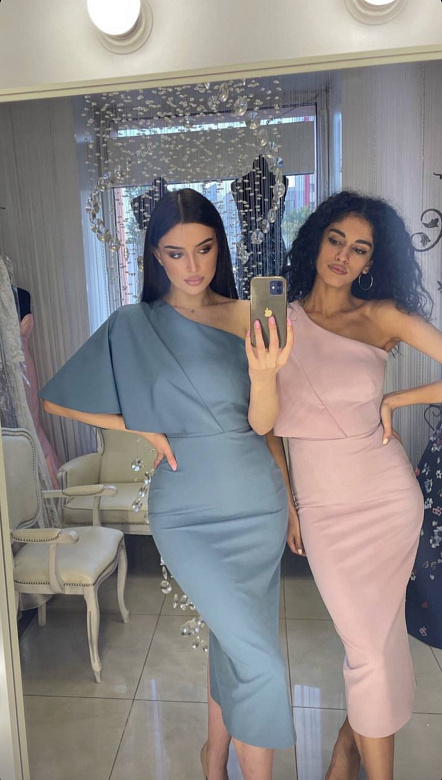 Красное и розовое миди на одно плечо