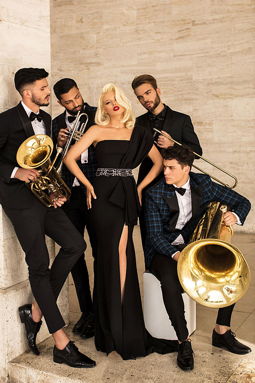 Чёрное платье с поясом