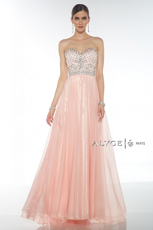 Розовое платье из шифона со стразами