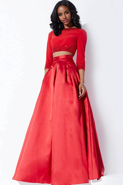 Пышное красное платье на бал