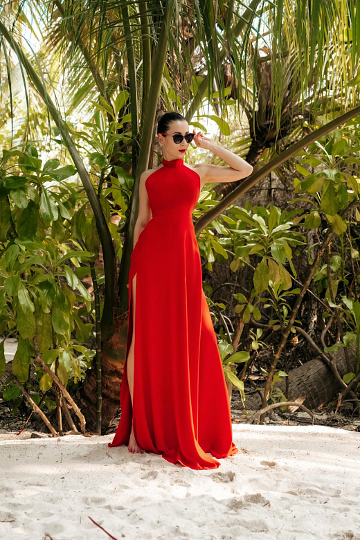 Вечернее платье с открытой спиной