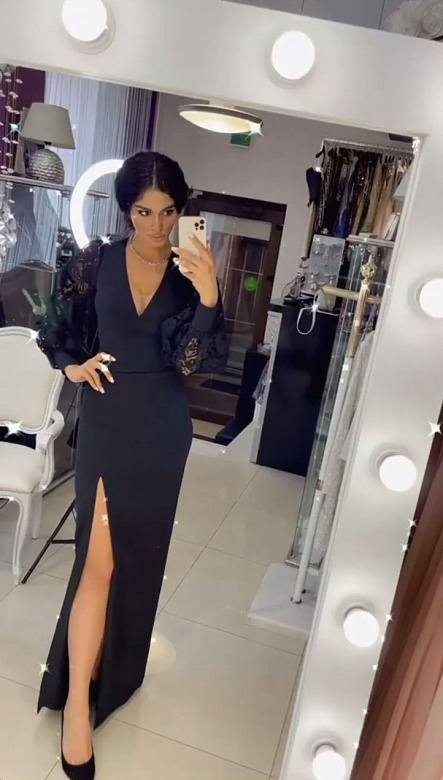 Чёрное макси с кружевными рукавами