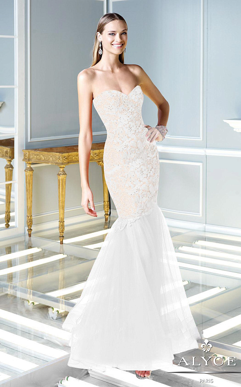 Белое платье с кружевом