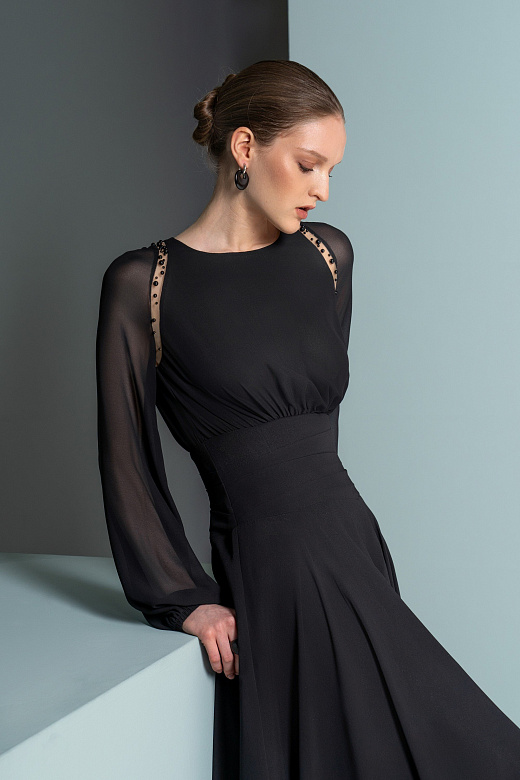 Платье из шифона с жемчугом