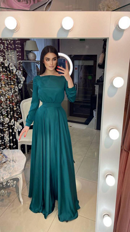 Кремовое атласное платье 