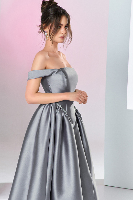 Синее миди с пышной юбкой