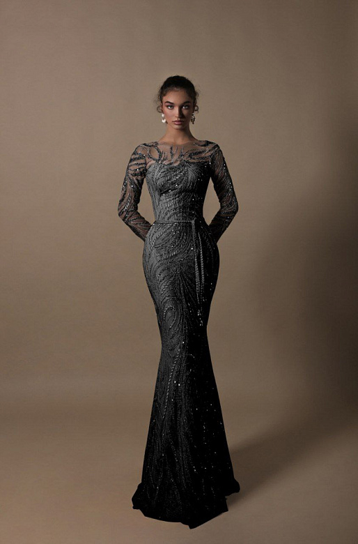 Чёрное платье с кружевом и рукавом