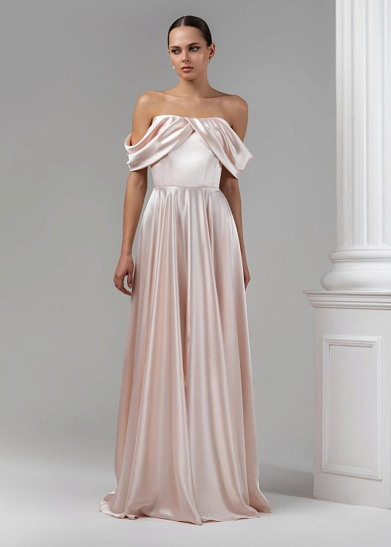 Вечернее платье с открытыми  плечами