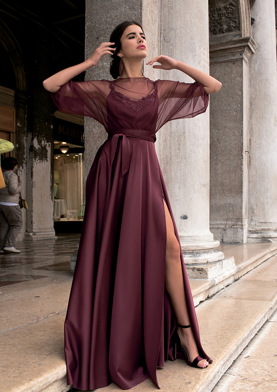 Синее платье с накидкой