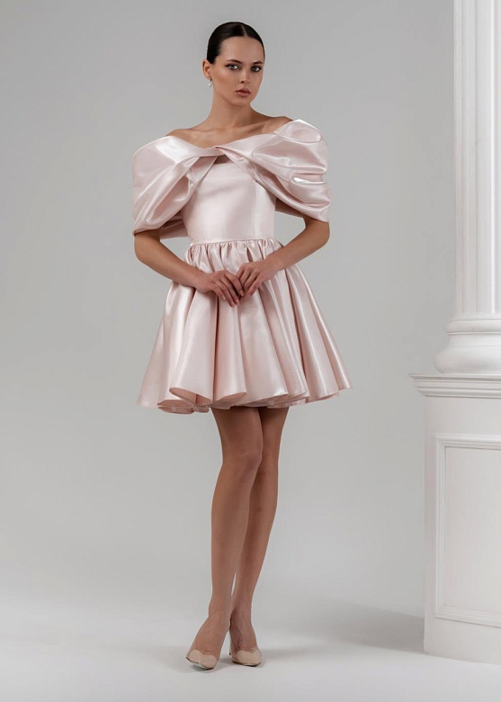 Вечернее платье пышное красное мини с открытыми плечами