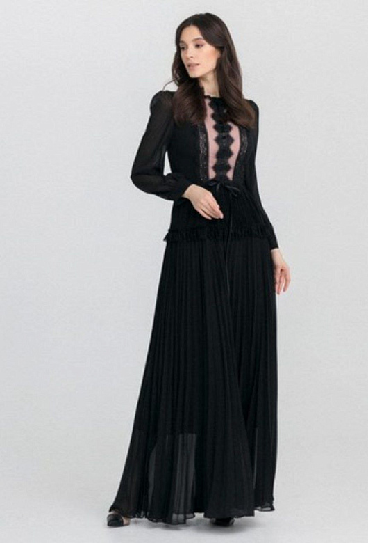 Чёрное платье в готическом стиле