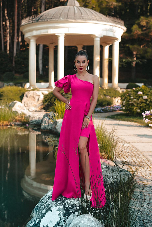 Вечернее платье ассиметричное