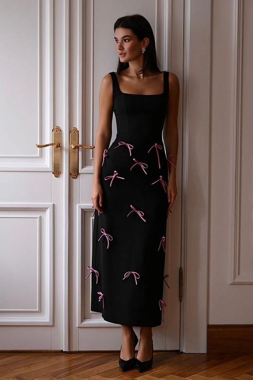 Чёрное миди с чёрными бантиками