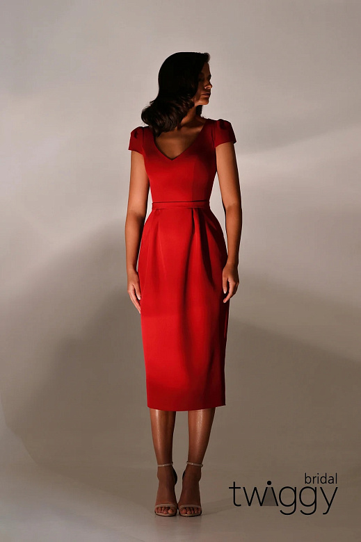 Красное платье футляр