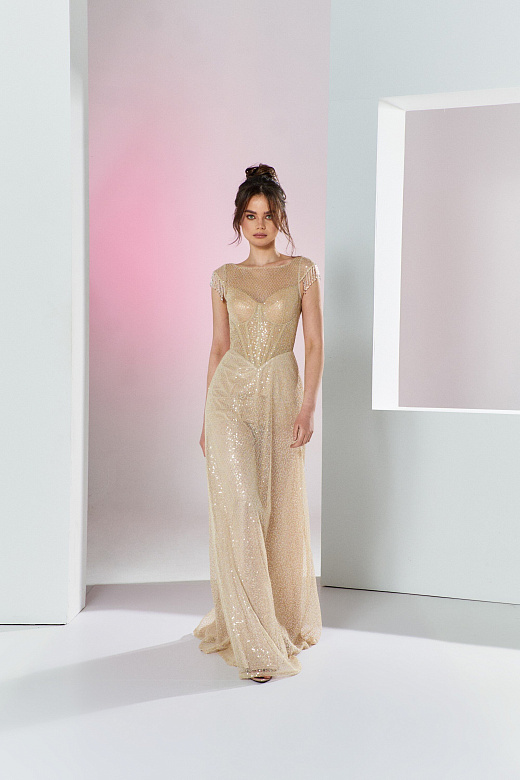Бежевовое платье в пайетках