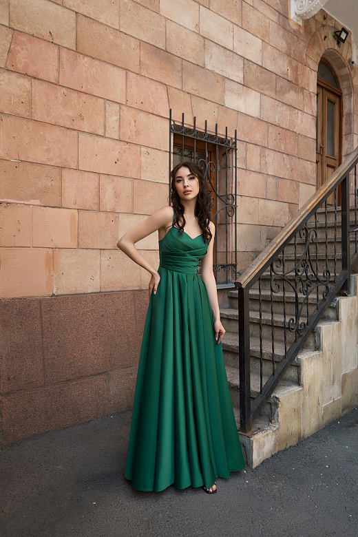 Пышное платье на бретельках