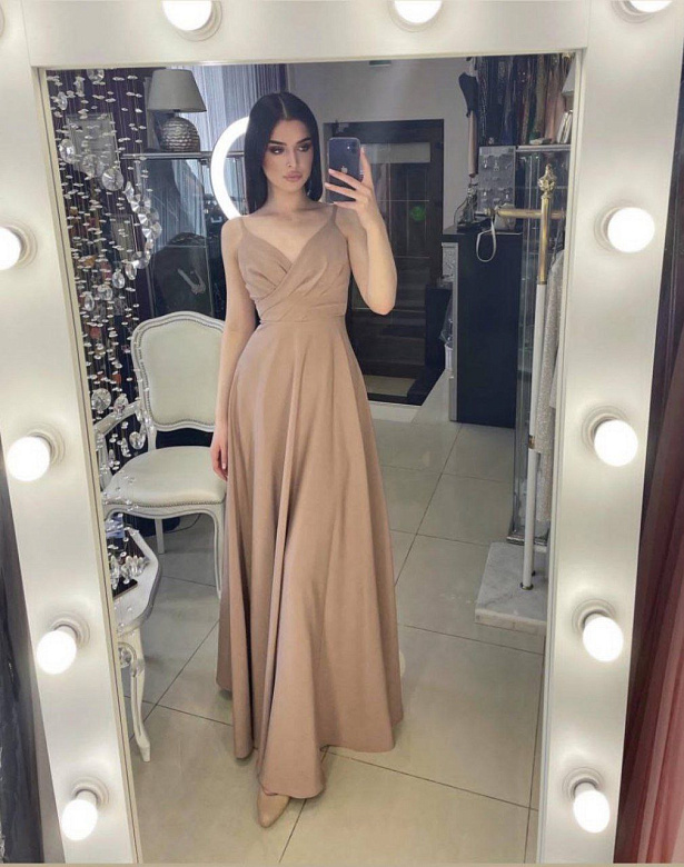 Бежевое платье